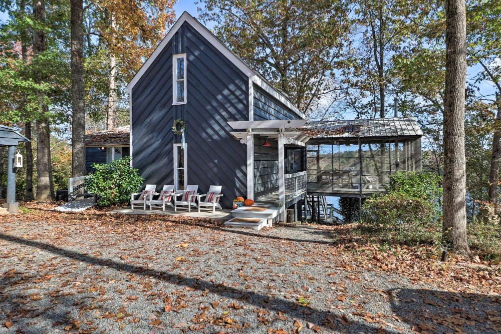 The Chalet on Sinclair with Private Dock and Kayaks!